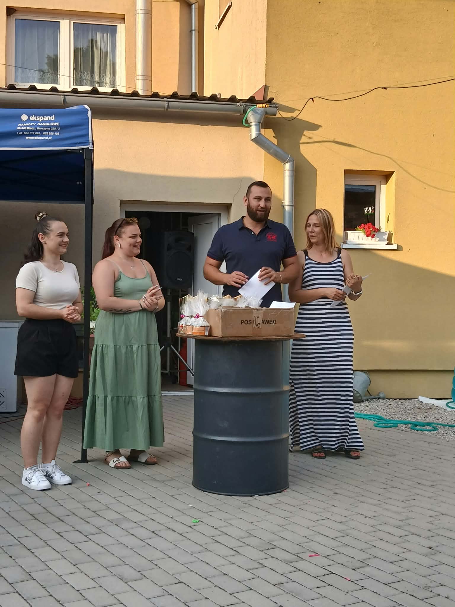 100